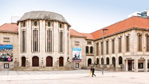 Foto vom Eingang zum Stadttheater Bremerhaven